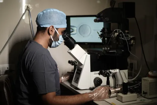 Aayush Agarwal, Ph.D., Senior Clinical Embryologist, at the inverted microscope with a live embryo view on screen, Aansh IVF embryology lab