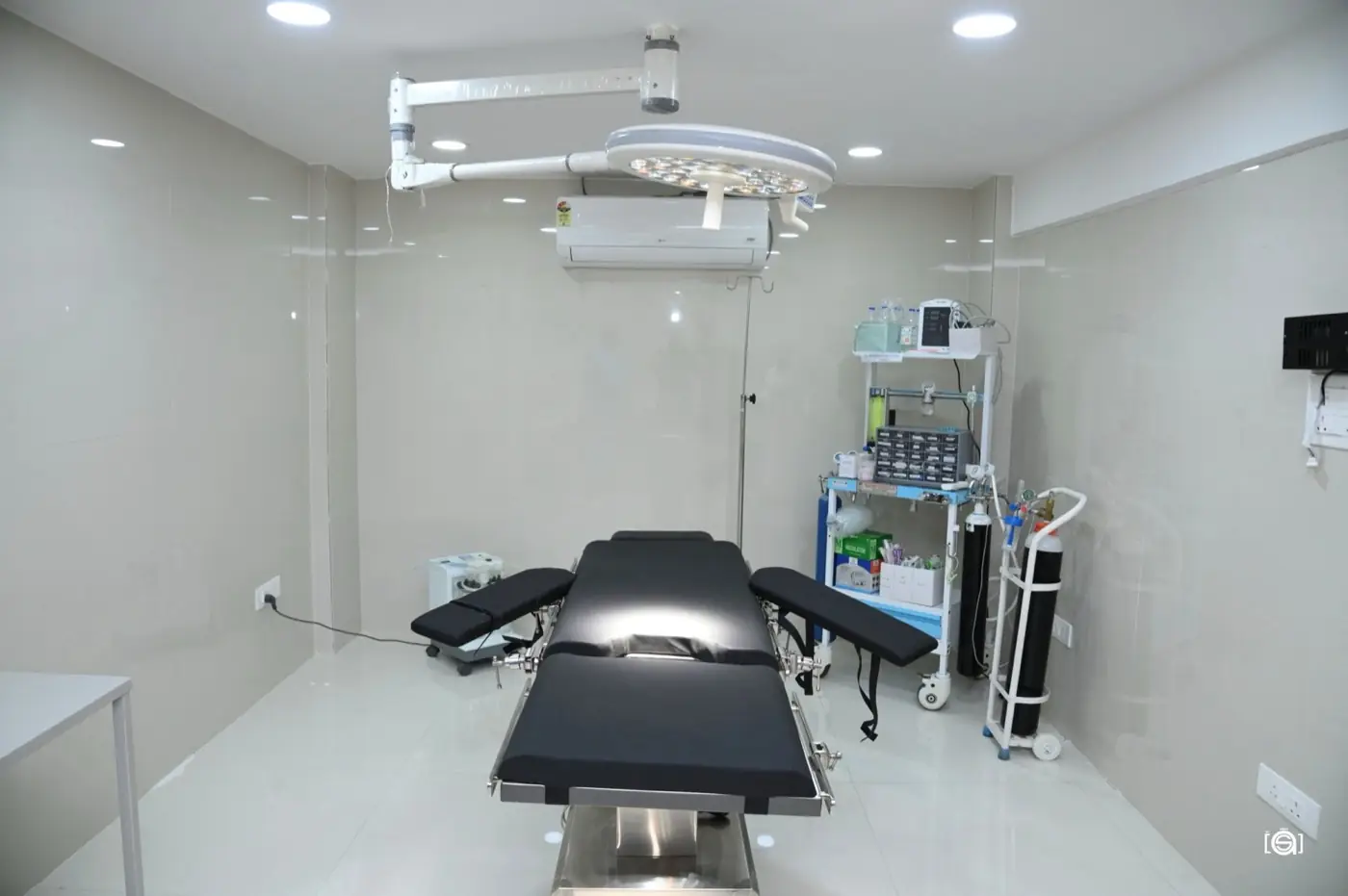 Modular operation theatre with LED dome light at Aansh Hospital & IVF Center, Chandrapur