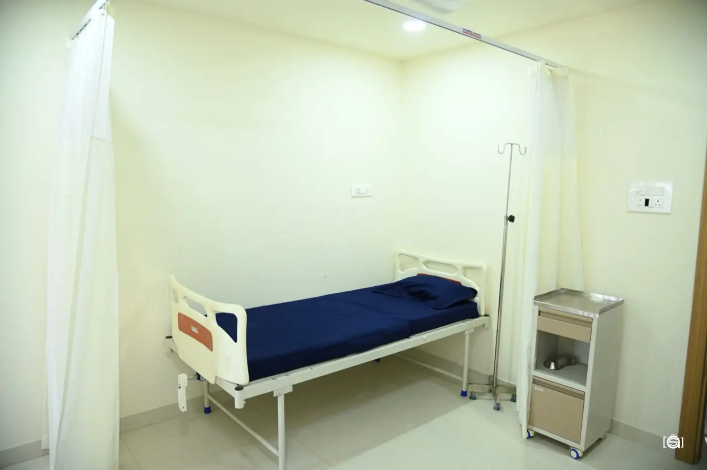 Private patient room at Aansh Hospital & IVF Center, Chandrapur